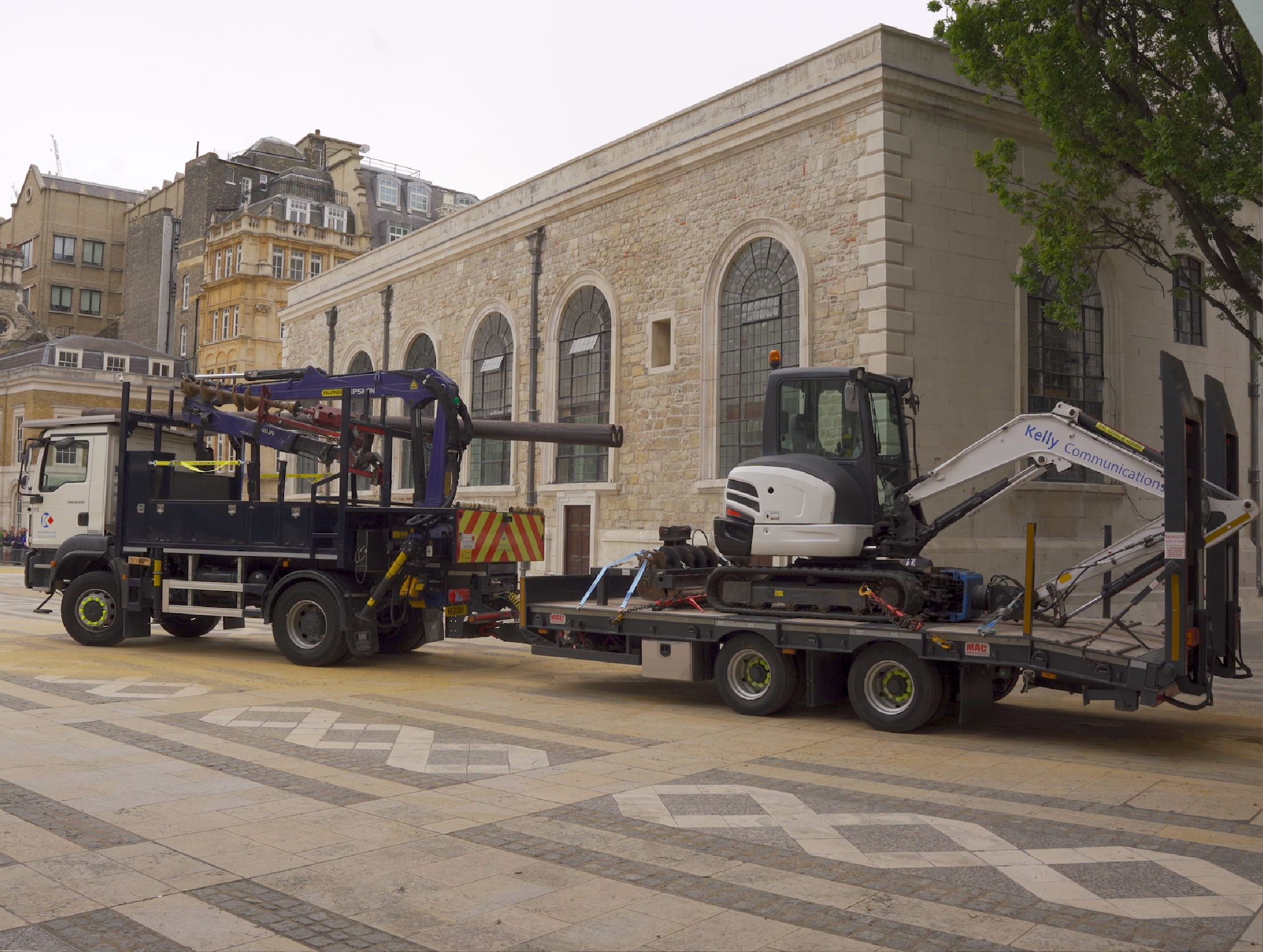 Kelly Group’s Bespoke Designed 2021 Pole Erection Unit Vehicle Showcased at London’s Cart Marking Parade 2023